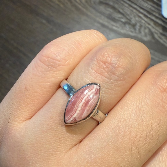 Elegant Silver and Rhodochrosite Ring - Picture 2 of 4